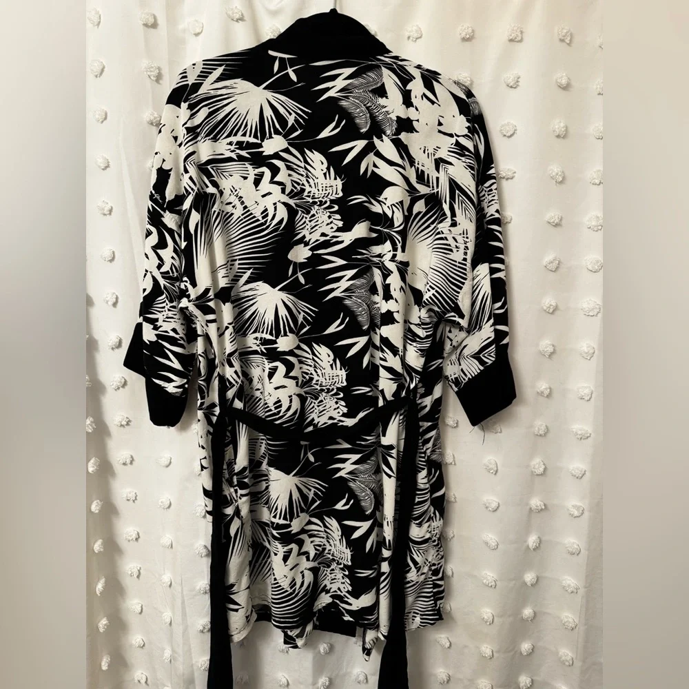 Ambrielle Rayon Kimono Robe Black White Tropical Print